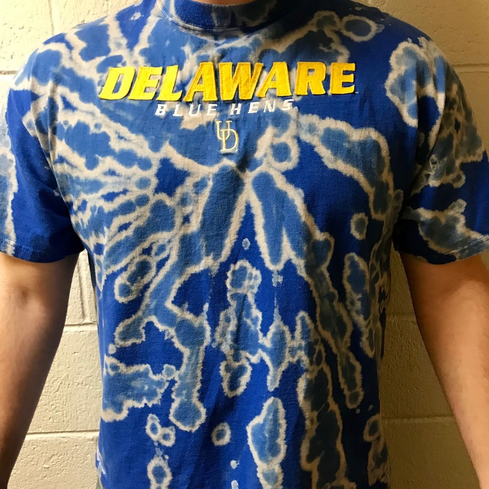 Delaware Blue Hens 
Size: XL